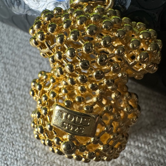 NEW TOUS Bold Bear texturized gold pendant 18 kt - Picture 6 of 8